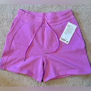 NWT LULULEMON scuba High Rise Short 5" in Dahlia Mauve